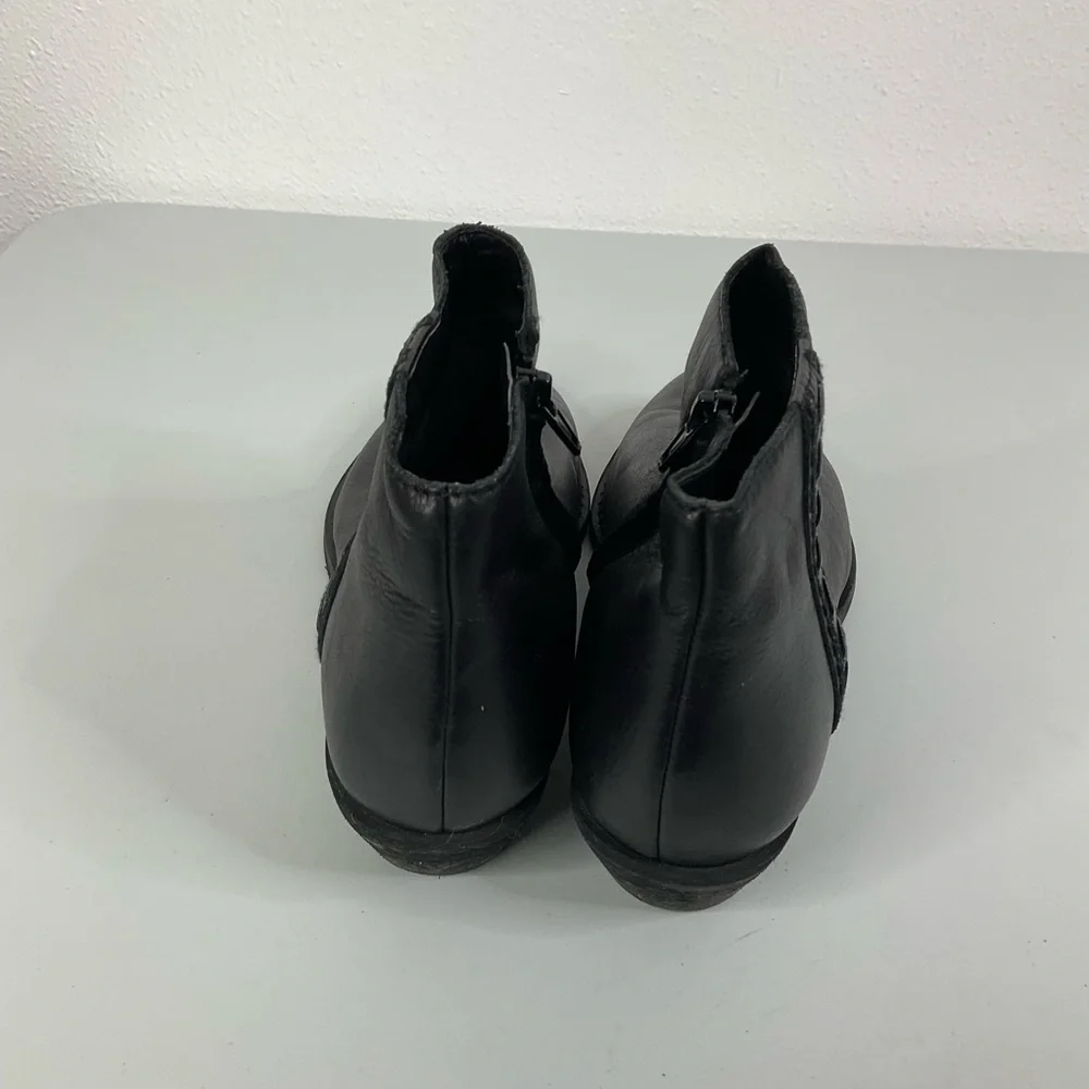 Zodiac black leather